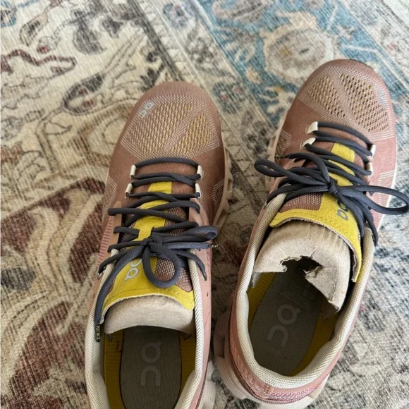 On Running Athletic Shoes Beige Interior Lightweight Design - Picture 6 of 13